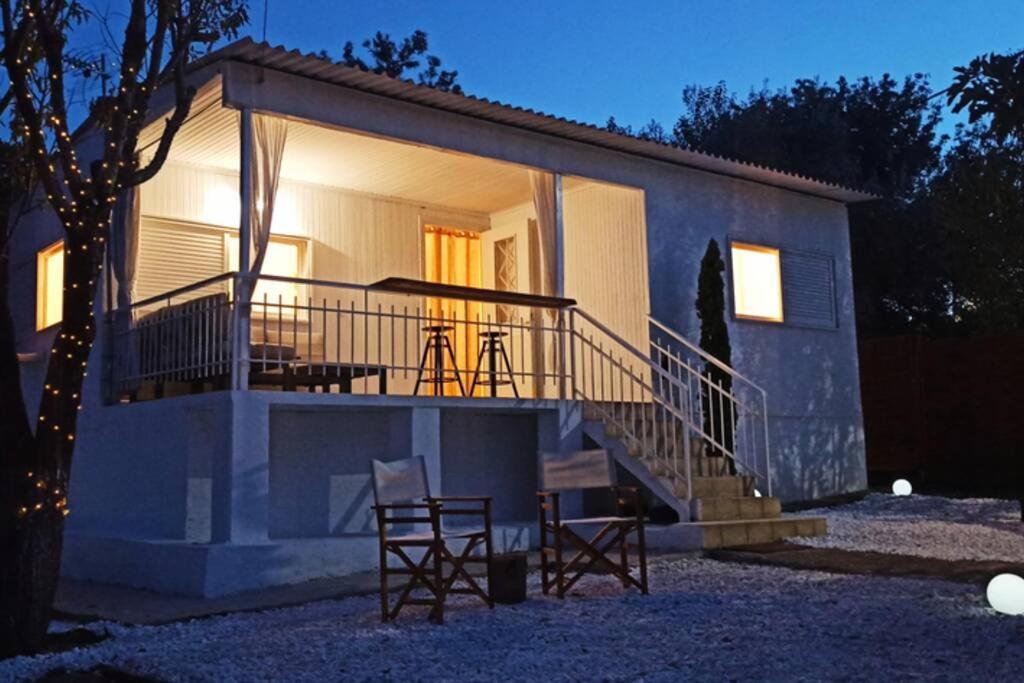 Grand Seaview Retreat - Walk To The